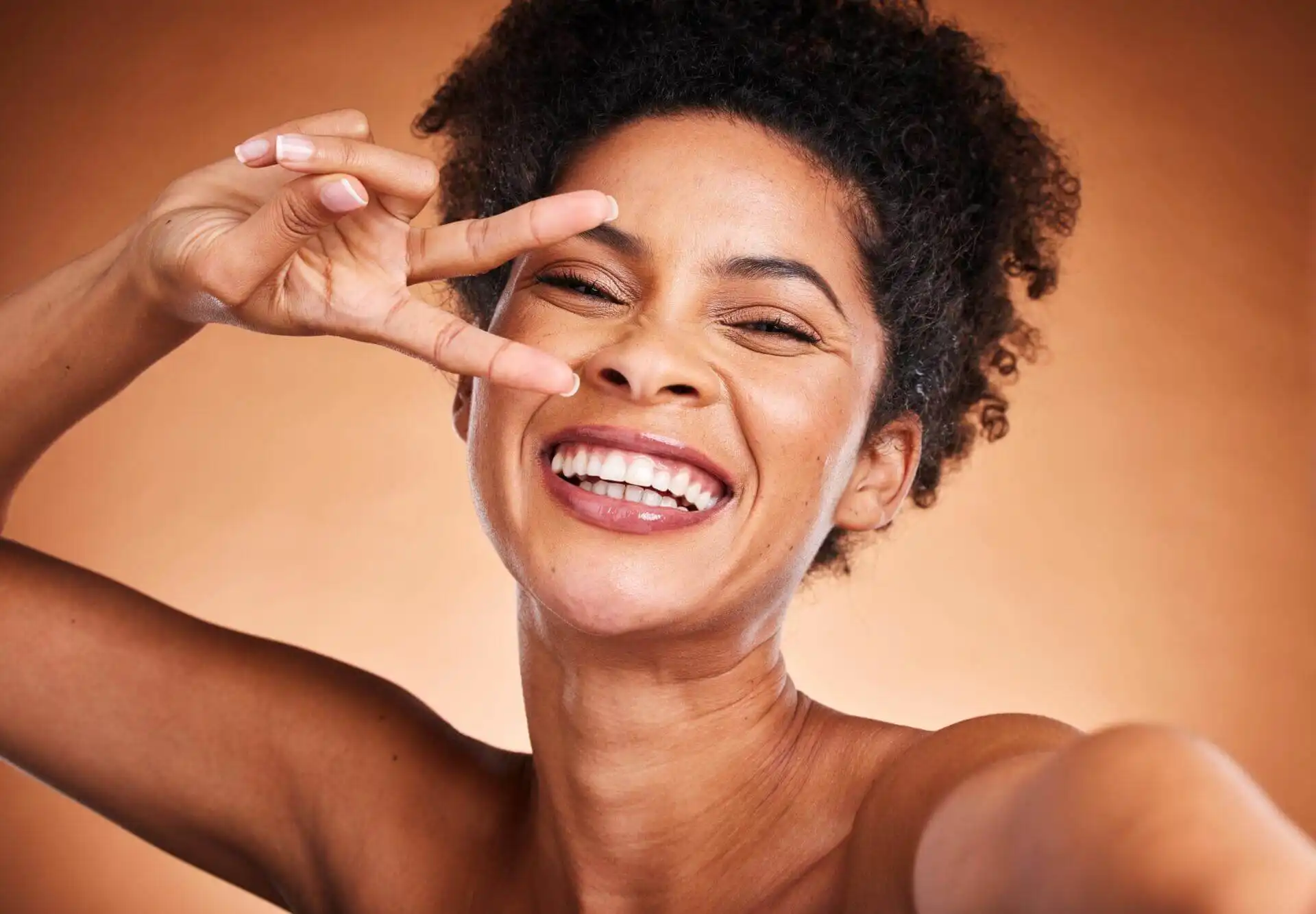 Calm & Clear: How to Restore Radiance After Summer’s Stress on Your Skin
